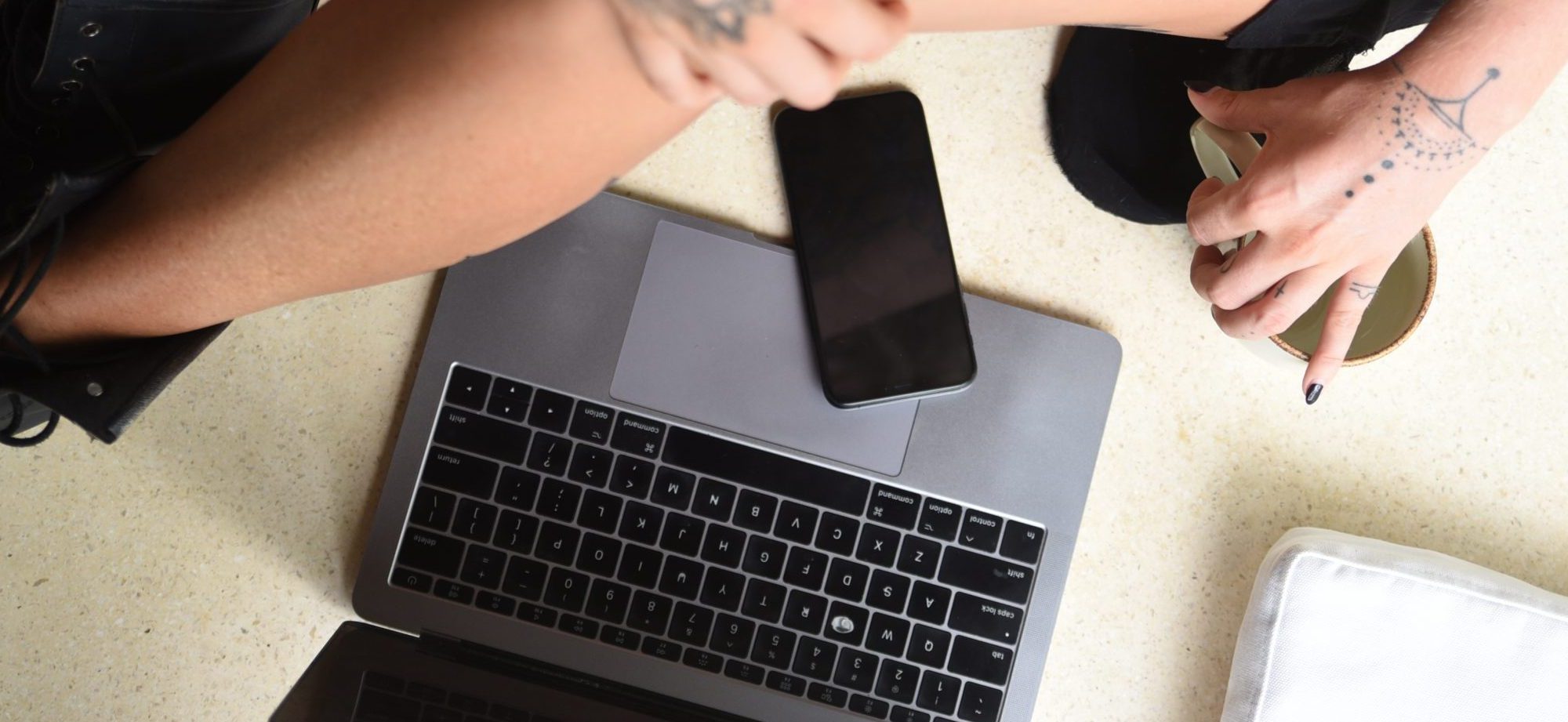 Kundenakquise als Texter:in am Laptop