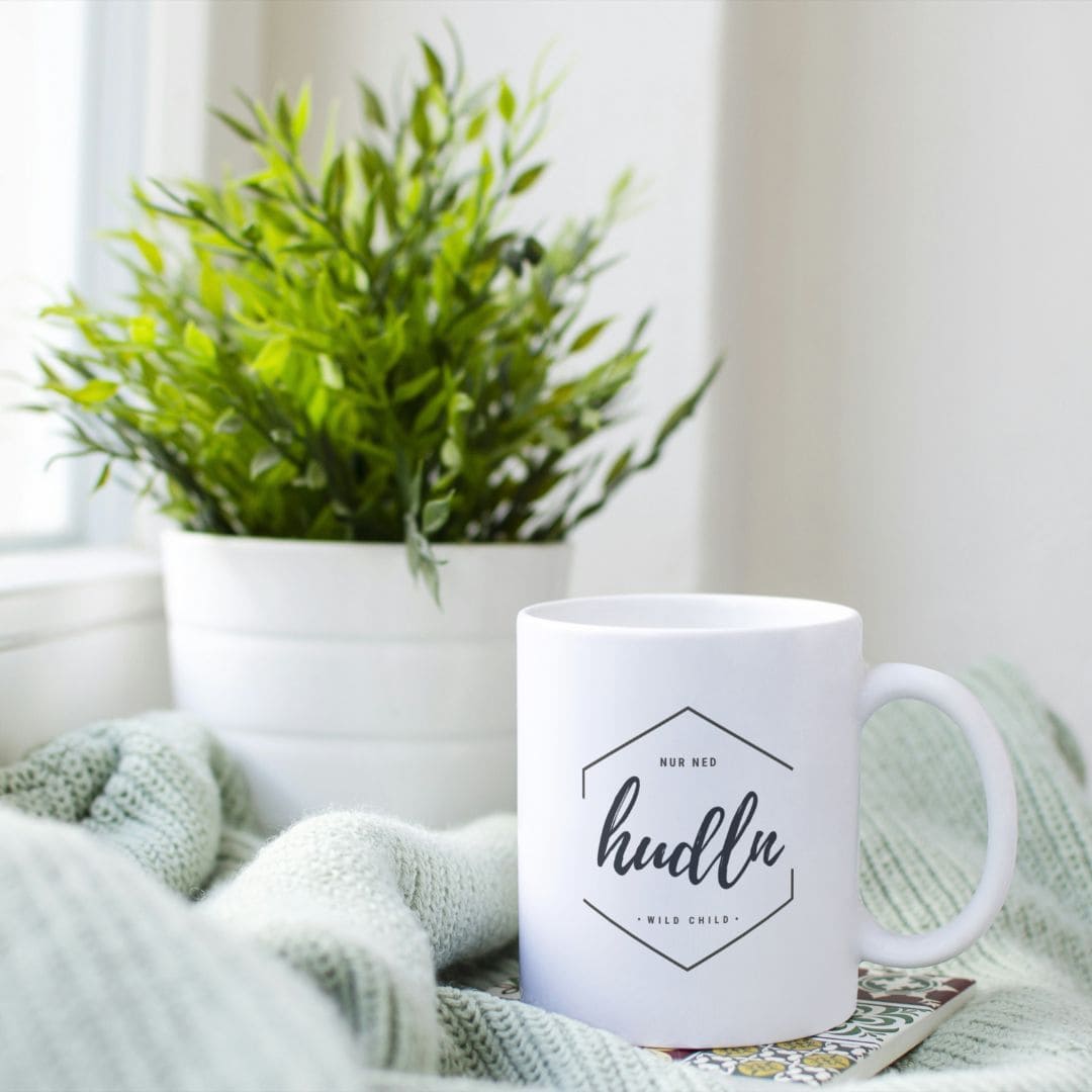 wild child MUG | nur ned HUDLN auf Fensterbank